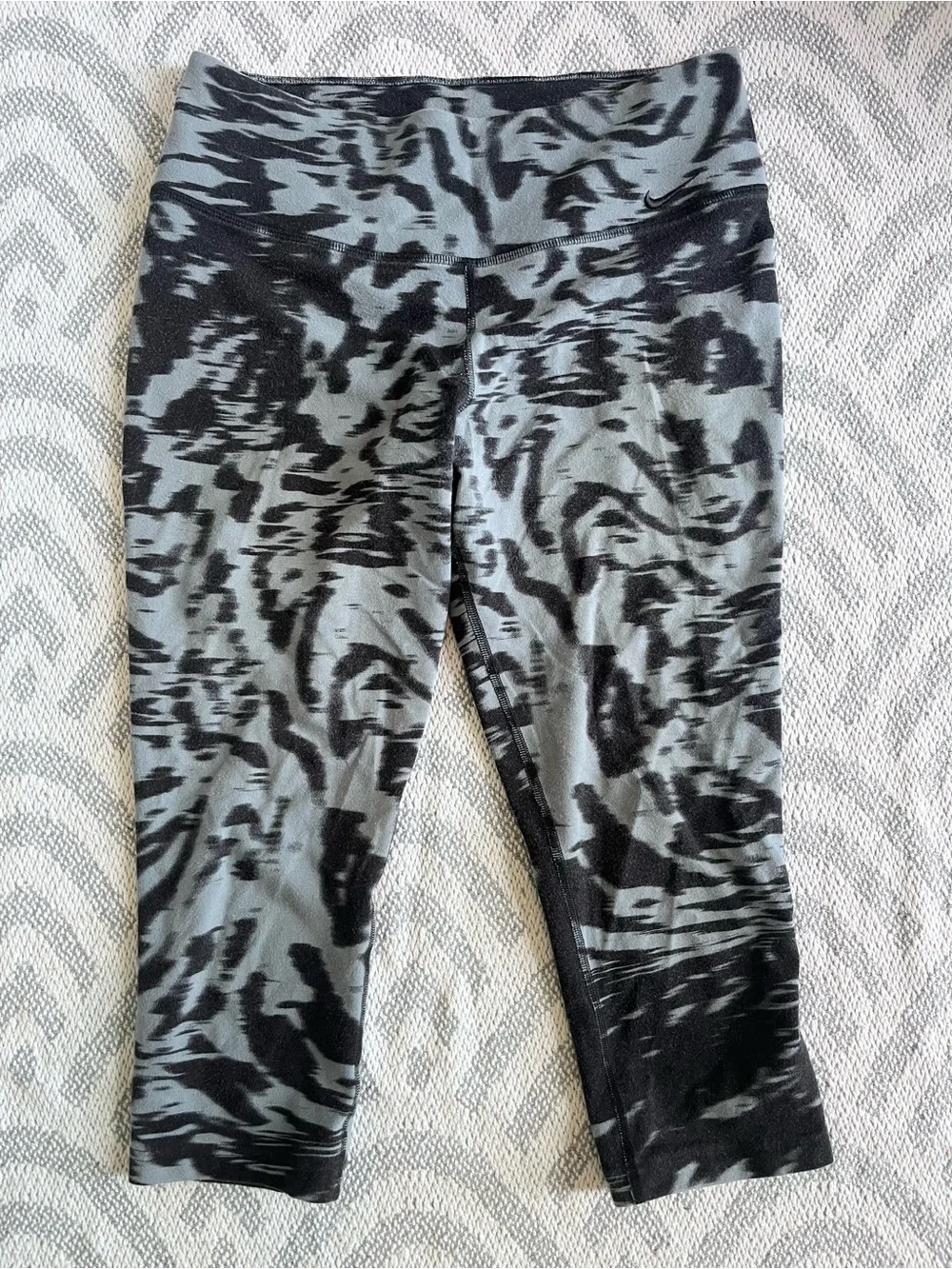 NIKE Dri-Fit Women’s Black Grey Legging Capri Pants Medium